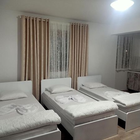 Room Click Inn Гірокастра Екстер'єр фото