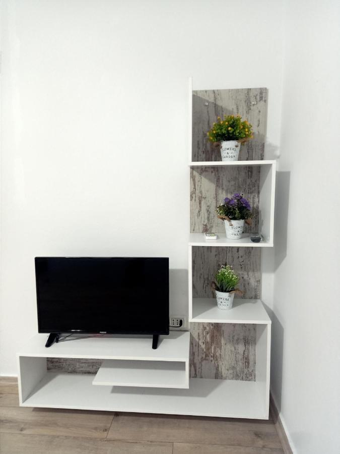 Room Click Inn Гірокастра Екстер'єр фото