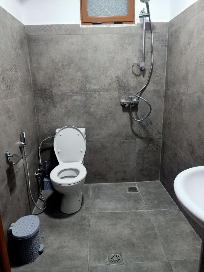 Room Click Inn Гірокастра Екстер'єр фото
