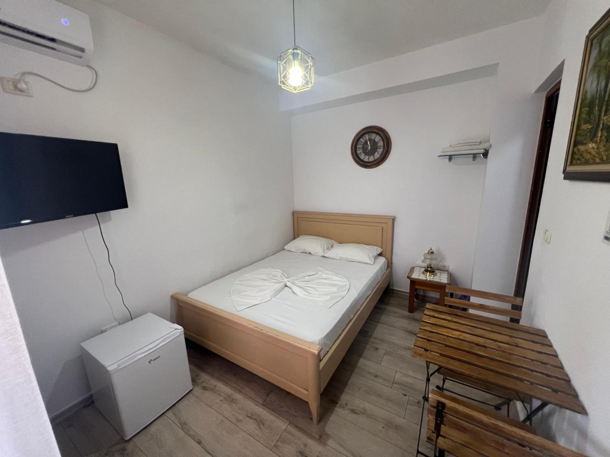 Room Click Inn Гірокастра Екстер'єр фото